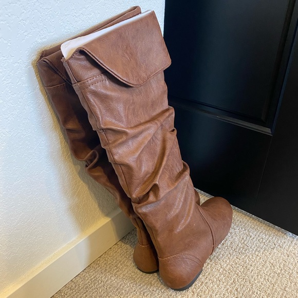 NWOT Brown Faux Leather Boots - Picture 2 of 3